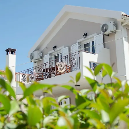 Elena's 5 Argostolion